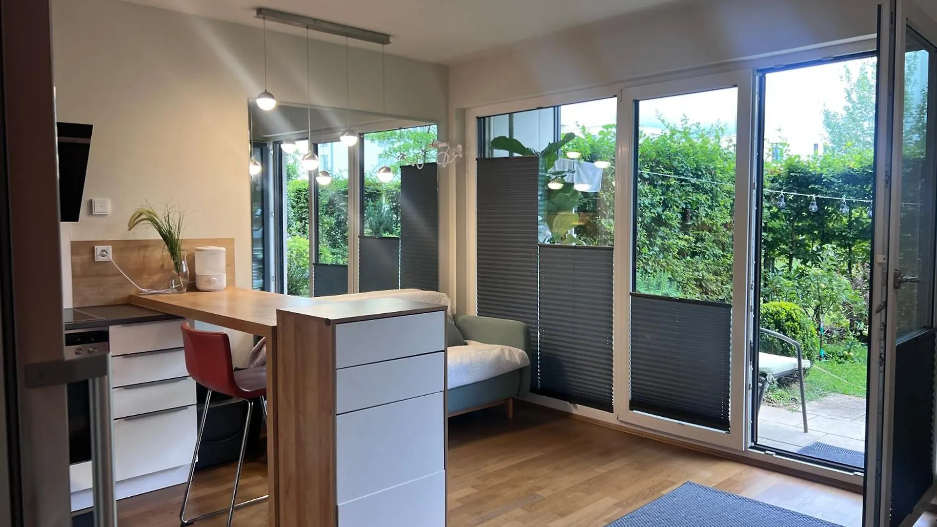 Bright New Studio 43M2 With A Beautiful Garden ミュンヘン アパート